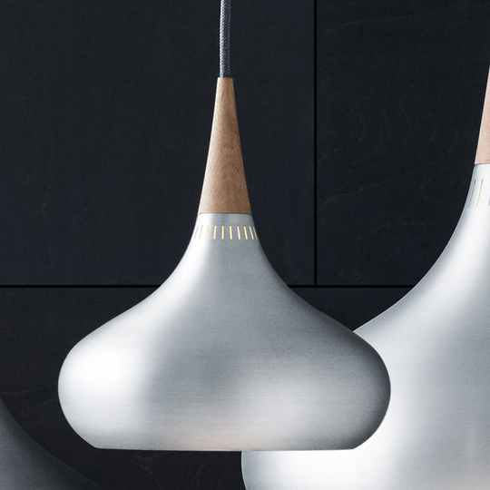 FRITZ HANSEN Orient P1 aluminium/ek Ø 22,5 cm