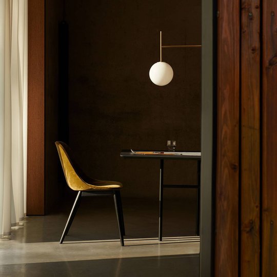 Menu TR Bulb DTW LED-pendel 4 lampor mässing matt