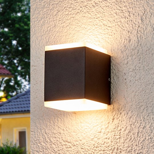 Utomhusvägglampa Sarah med LED-lampor och diffusor