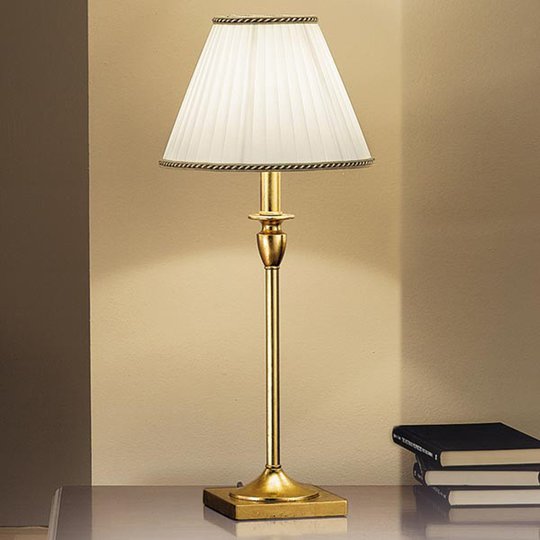 Stilfull bordslampa DONATA, Ø 25,4 cm