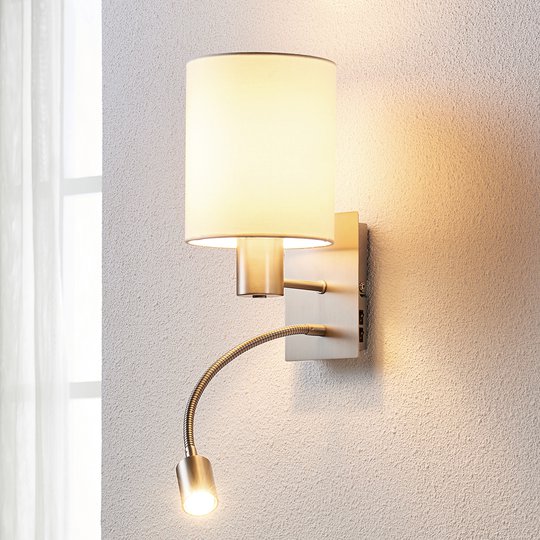 Tygvägglampa Shajan med LED-läslampa