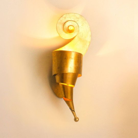 Konstfull vägglampa LINO i guld