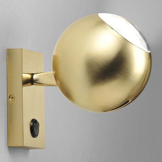 Milan Bo-La vägglampa, kantigt fäste, guld