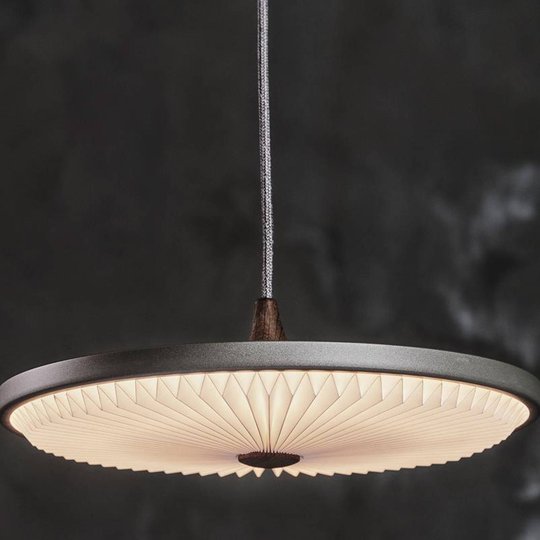 LE KLINT Soleil LED-hänglampa mörkgrå Ø 50 cm