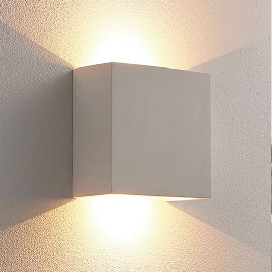 Anneke - kantig LED-vägglampa av gips
