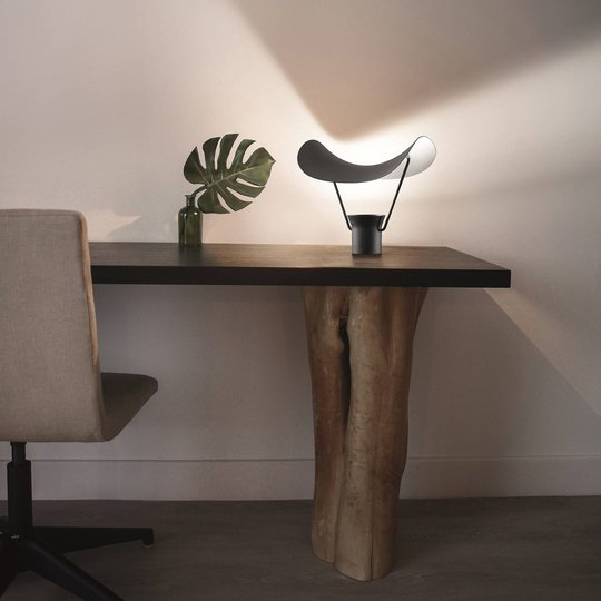 LED-bordslampa Vollee, dimbar, svart