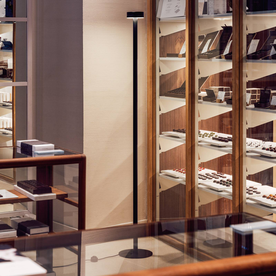 Milan Peak Lane LED-golvlampa svart 170 cm