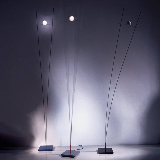 Graciös designgolvlampa Ilios, svart