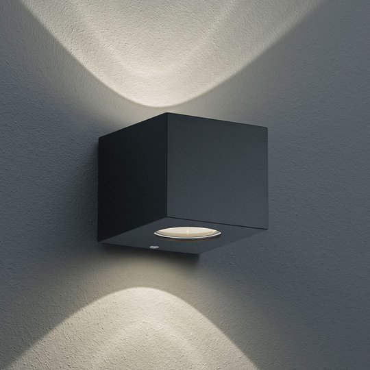 Kantig LED-utomhusvägglampa Cordoba, svart