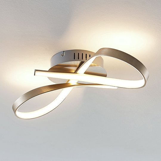 LED-taklampa Alana i slingform