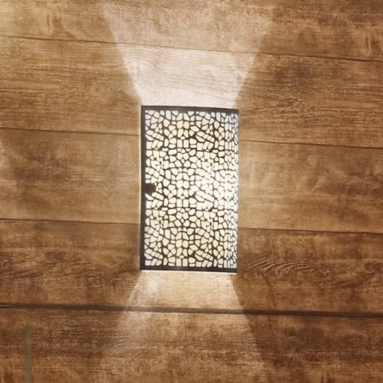 Vägglampa ALMERA med intressanta effekter