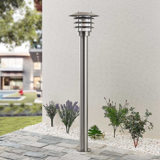 Lindby Dimara solcellsdriven LED-gånglampa