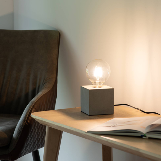 Paul Neuhaus Eton bordslampa med betongsockel