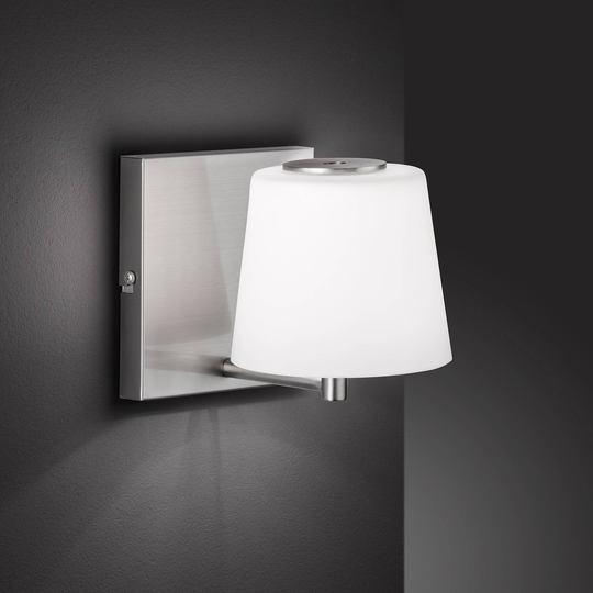LED-vägglampa Genk med batteri och 3-stegsdimmer