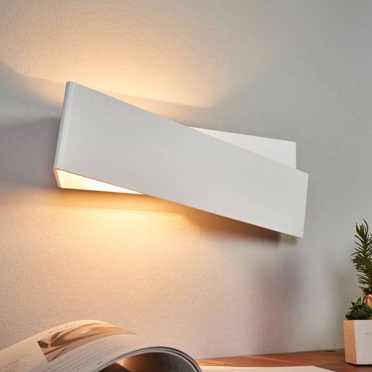 Vägglampa Zig Zag i vitt 43 cm