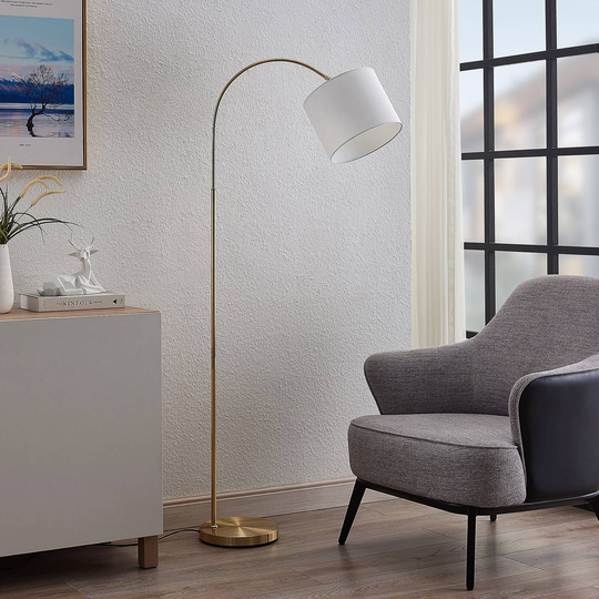 Lindby Keriba golvlampa, mässing/vitt