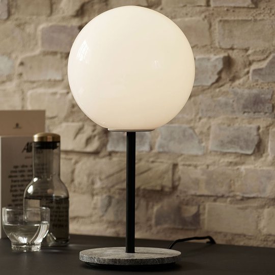 Menu TR Bulb DTW bordslampa 41 cm marmor glans