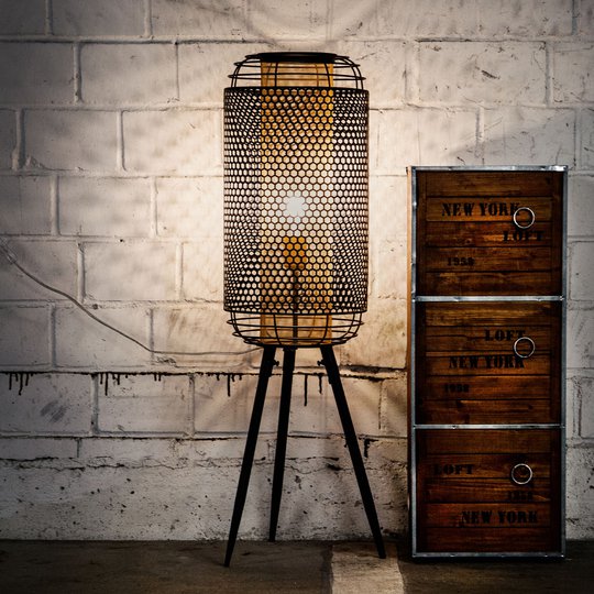Golvlampa Denton, trebent, metallskärm