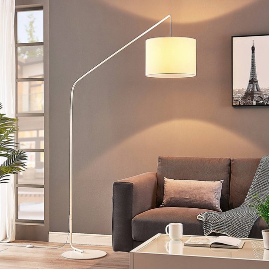 Viskan - båggolvlampa i vitt