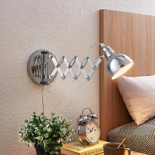 Lindby Theon vägglampa med saxarm, krom