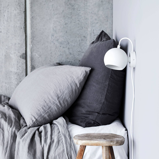 FRANDSEN Ball Magnet vägglampa vit matt