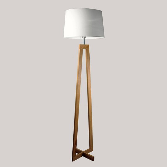 Golvlampa Sacha LS av trä och textil, vit