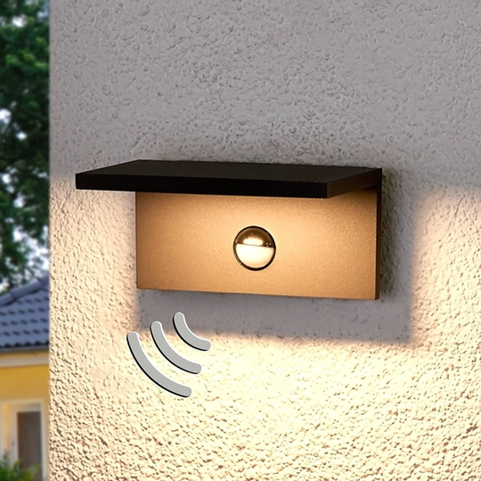 Kantig LED-utomhusvägglampa Darina, rörelsesensor