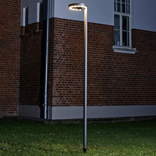 LED-stolplampa Jannis med 24 W Cree-LEDs