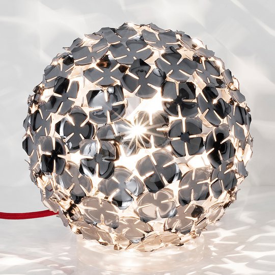 Vackert designad bordslampa Ortenzia