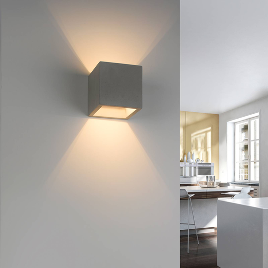 Paul Neuhaus Eton vägglampa av betong, kantig
