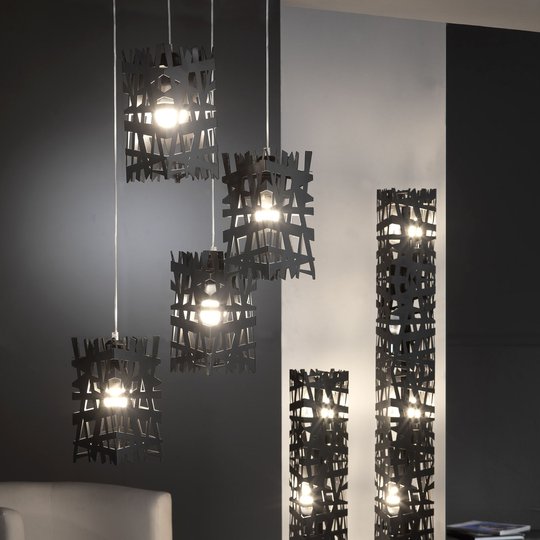 Golvlampa Foresta av svart metall, höjd 102 cm
