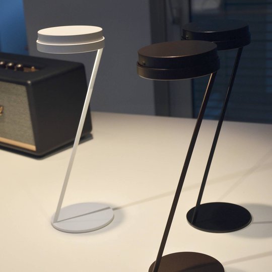 Knikerboker Zeta LED-sensor-bordslampa USB vit