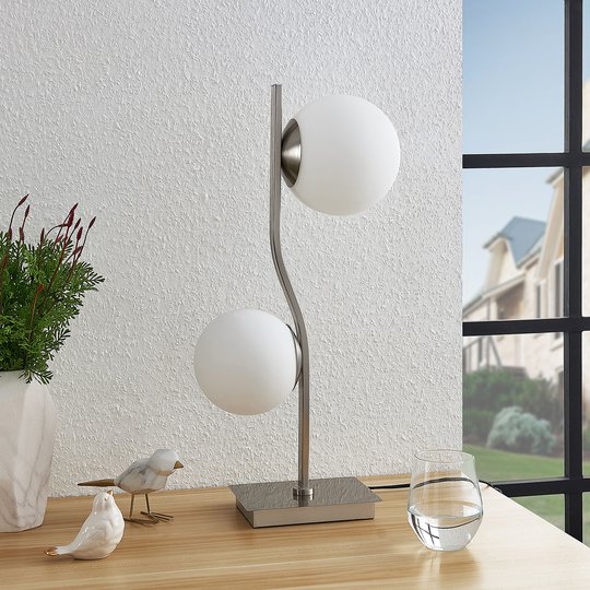 Lindby Avalyn bordslampa, vit, satinerad nickel