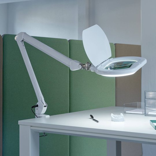 LED-lupplampa MAULcrystal med klämma, dimbar