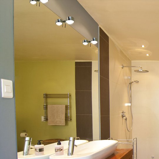 LED-spegelklämmlampa Puk Fix+, krom