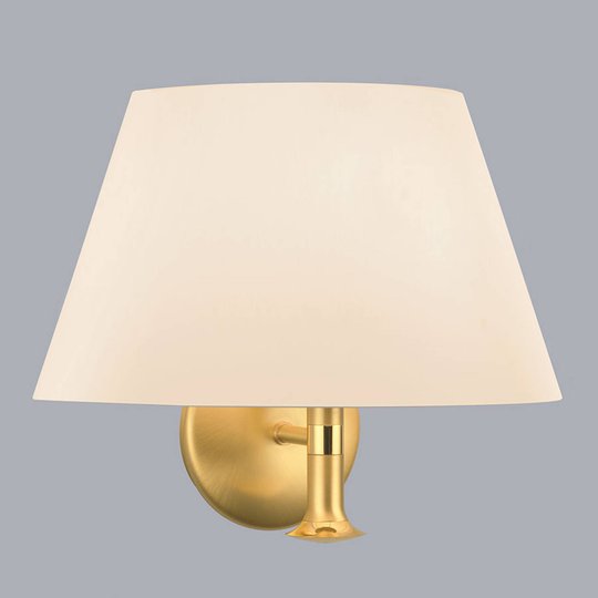 Vägglampa Royce med klassisk skärm creme