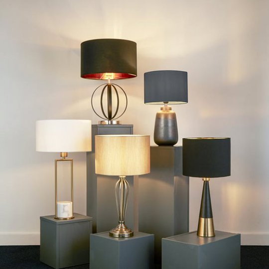 Bordslampa Pyramid, svart koppar