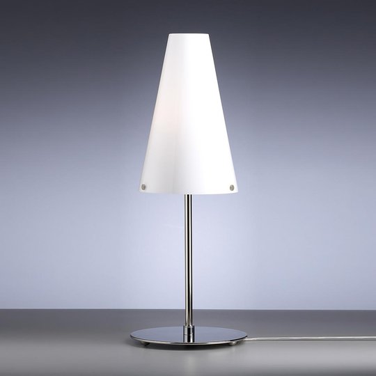 Opalvit bordslampa av Walter Schnepel