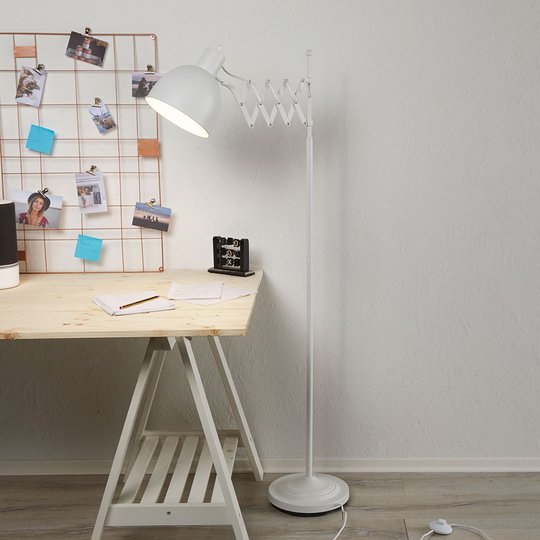 Talaro - smart golvlampa med dragspelsarm