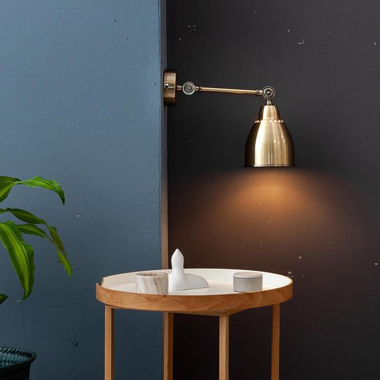 Vägglampa Domino i antikbrons