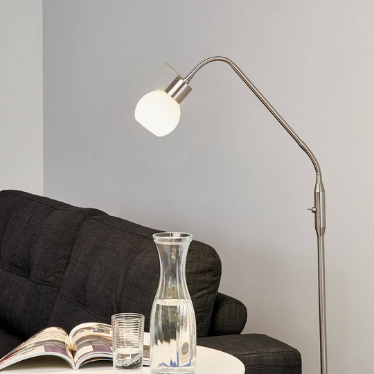 Smal LED-golvlampa Elaina i matt nickel