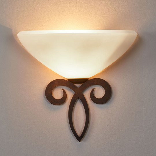 Vägglampa Luca i lantlig stil, skärm vit
