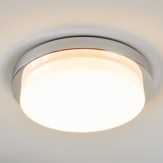 Kromglänsande LED-taklampa Cordula, IP44