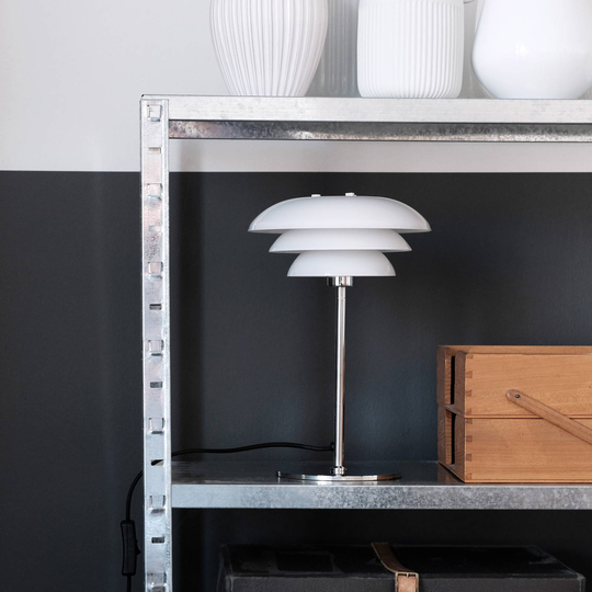 Dyberg Larsen DL20 bordslampa glasskärm, krom