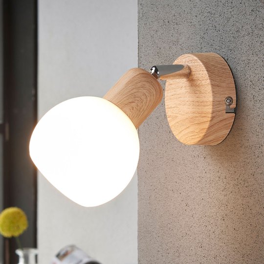 Tilltalande LED-spotlight Svenka, 1 ljuskälla trä