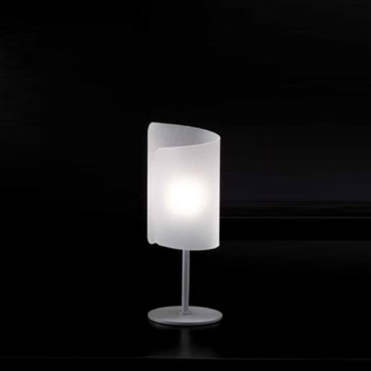 Satinerad, vacker bordslampa Papiro