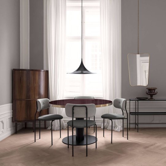 GUBI Semi pendellampa Ø 60 cm svart