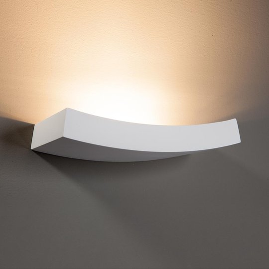 Lätt böjd vägglampa Leander, målningsbar