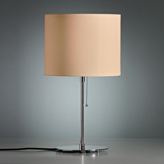 Bordslampa med naturfärgad lampskärm i linne