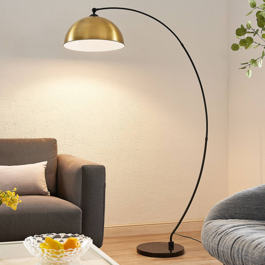 Lindby Beatris båg-golvlampa, antikmässing